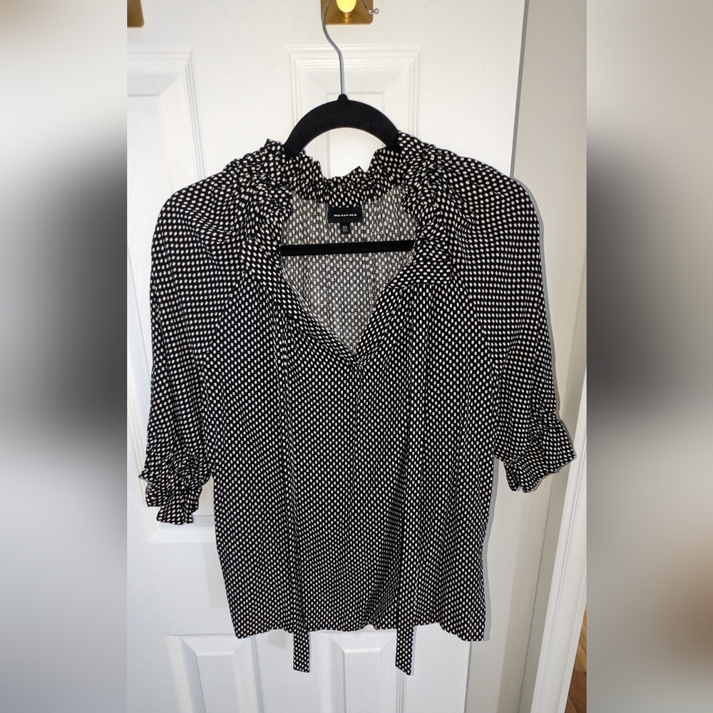 New Women's cute black/white top shirt size XS Target brand who what wear